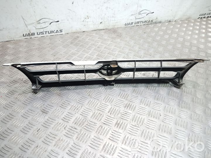 Toyota Corolla E100 Grille calandre supérieure de pare-chocs avant 531011A030