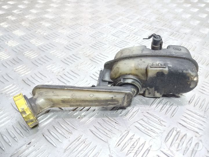 Chrysler Voyager Brake fluid reservoir 