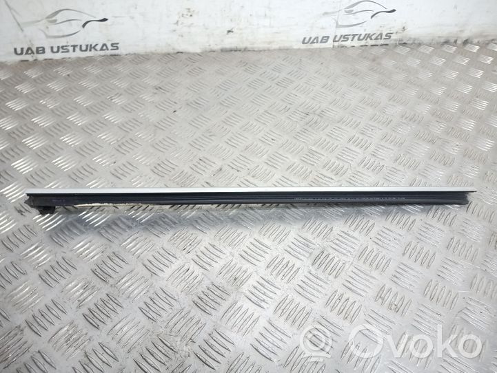 Audi A4 S4 B7 8E 8H Listwa tylnego błotnika 8H0839477