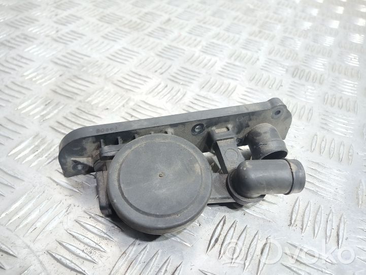 Audi A4 S4 B7 8E 8H Sfiato/tubo di sfiato/tubo flessibile 06F129101