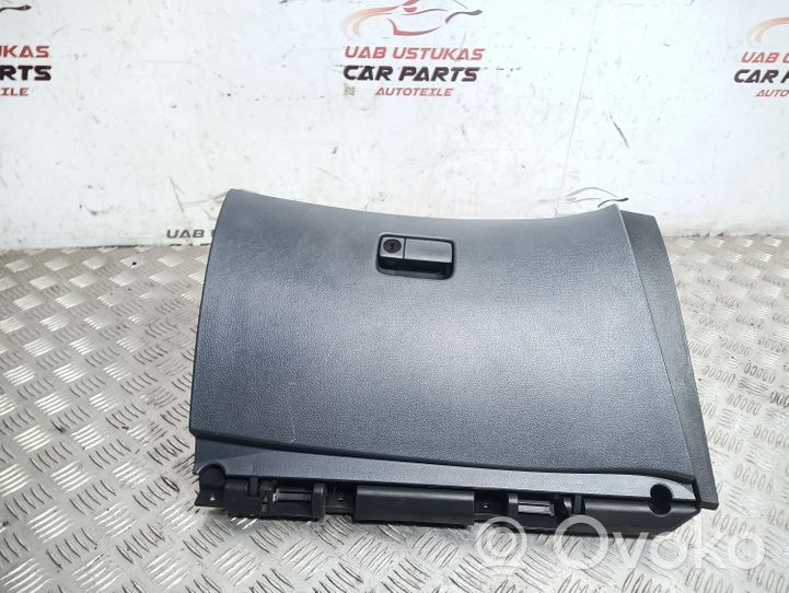 Nissan Primera Hansikaslokerosarja 68520AV600