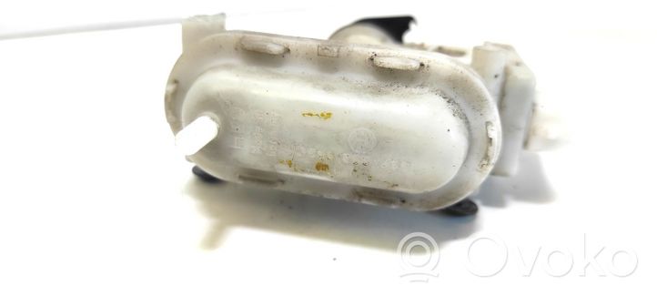 Volkswagen PASSAT B3 Motor de bloqueo de puertas 357862153C