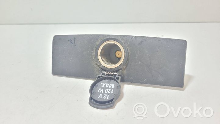 Opel Vectra C Zapalniczka deski rozdzielczej 13111083