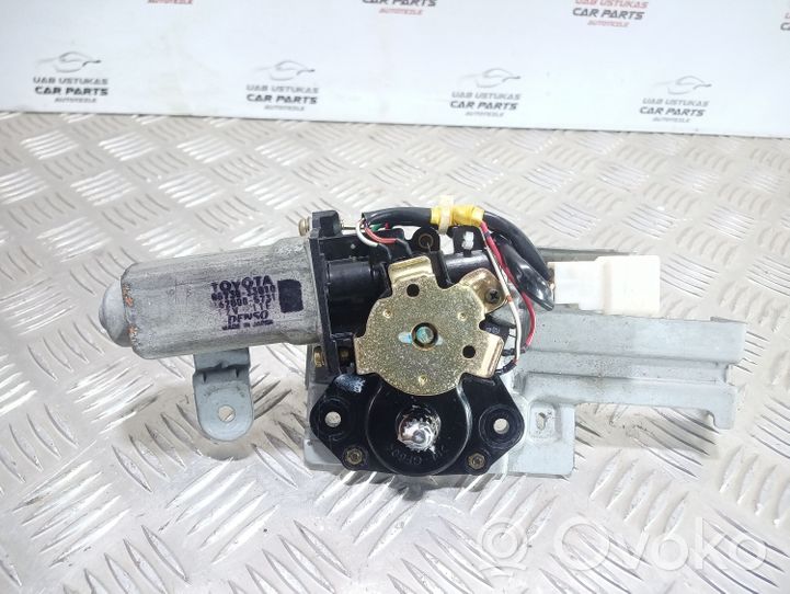 Toyota RAV 4 (XA20) Moteur / actionneur 8573033010