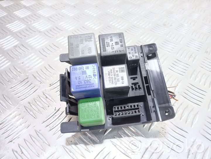 Opel Omega B1 Fuse module 