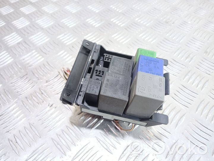 Opel Omega B1 Fuse module 