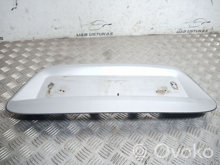 Nissan Almera Tino Barra luminosa targa del portellone del bagagliaio 90810BU700