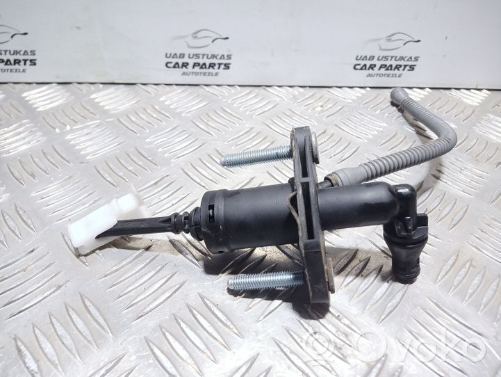 Opel Astra J Cilindro secondario della frizione 55561916