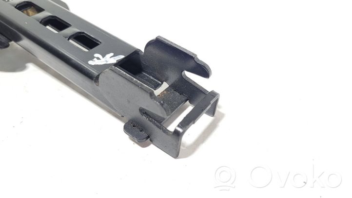 Audi A6 S6 C6 4F Rail de réglage hauteur de ceinture de sécurité 8E0857833E