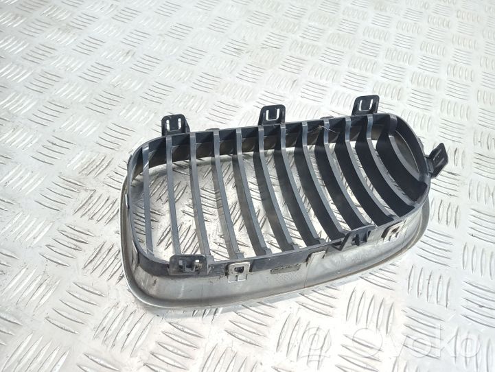 BMW 1 E81 E87 Grille calandre supérieure de pare-chocs avant 7179656