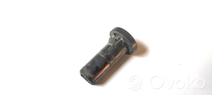 Audi A6 S6 C5 4B Fixation de radiateur 8D0121200