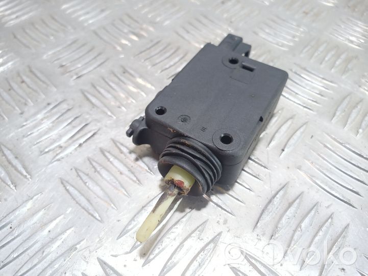 Opel Zafira A Fuel tank cap lock motor 90589918