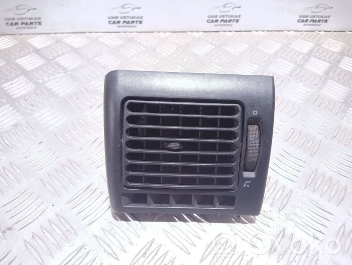 Volkswagen PASSAT B4 Copertura griglia di ventilazione laterale cruscotto 3A1819984
