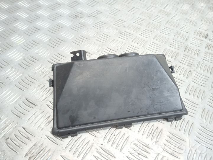 Land Rover Discovery 3 - LR3 Other engine bay part YQH000244