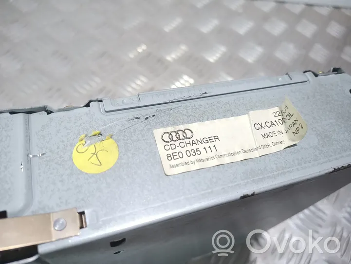 Audi A4 S4 B6 8E 8H Changeur CD / DVD 8E0035111