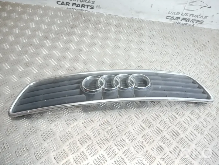 Audi A6 S6 C4 4A Grille calandre supérieure de pare-chocs avant 