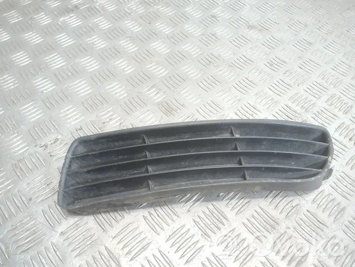 Audi A4 S4 B5 8D Kratka dolna zderzaka przedniego 8D0807345B