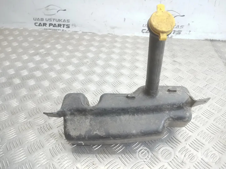 Opel Omega B1 Réservoir de liquide lave-glace FT0023935