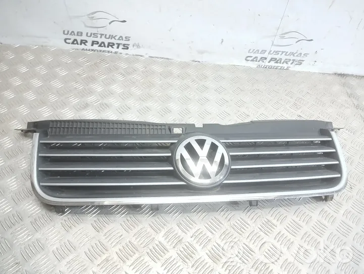 Volkswagen PASSAT B5.5 Grille calandre supérieure de pare-chocs avant 3B0853651L