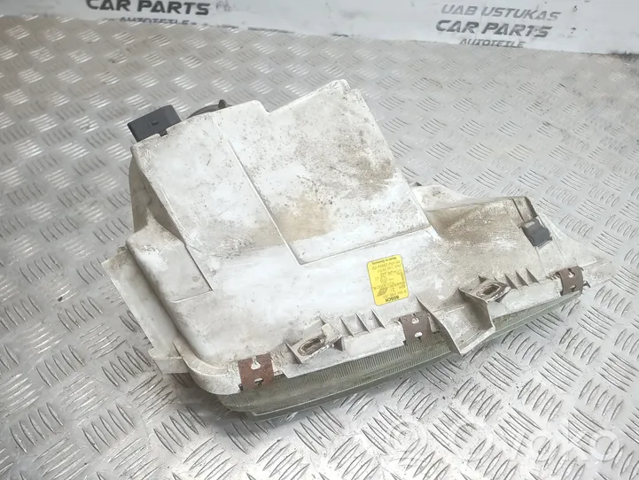 Volkswagen Sharan Lampa przednia 0301048301