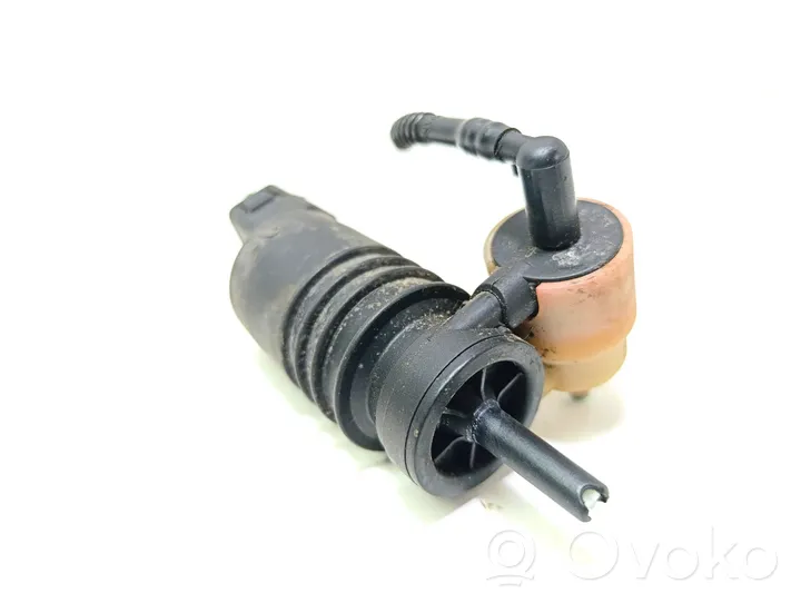 Volkswagen Golf IV Pompe de lave-glace de pare-brise 