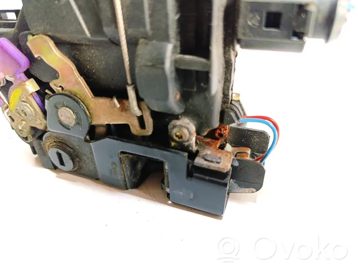 Volkswagen Golf IV Rear door lock 