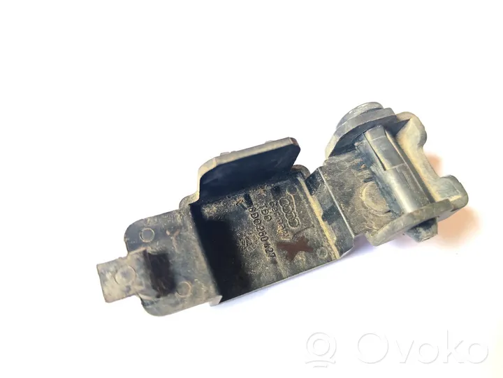 Audi A6 S6 C5 4B Fixation de radiateur 8D0260427