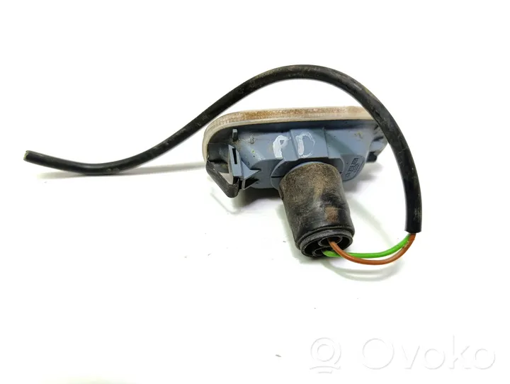 Audi A6 S6 C5 4B Indicatore di direzione del parafango anteriore 8EO949127