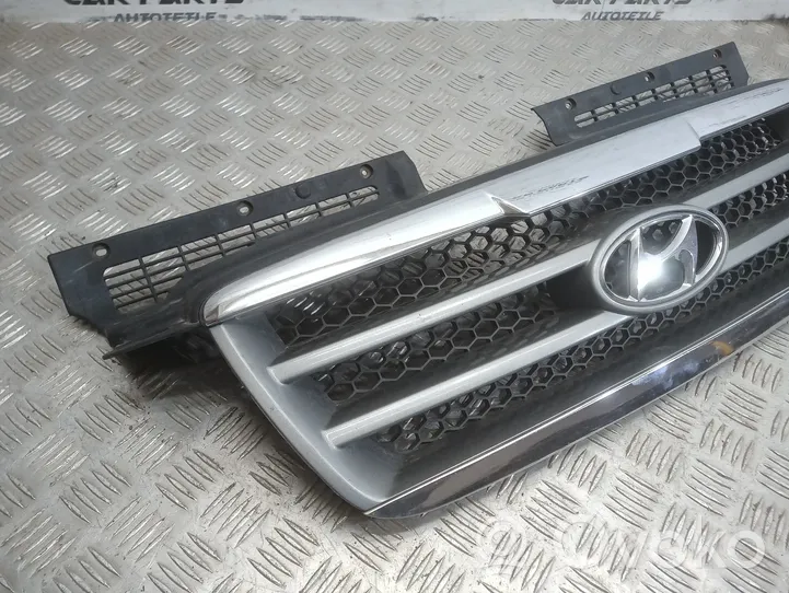 Hyundai Trajet Grille calandre supérieure de pare-chocs avant 863523A00