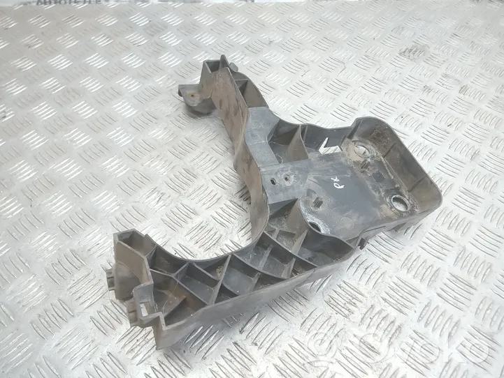 Renault Megane II Pannello laterale di supporto del radiatore 8200137496