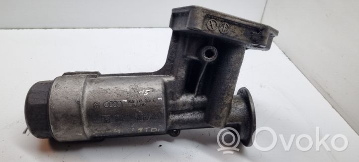 Audi A4 S4 B7 8E 8H Supporto di montaggio del filtro dell’olio 038115389C