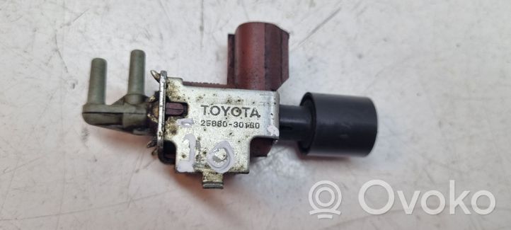 Toyota Land Cruiser (J150) Elettrovalvola turbo 2588030160