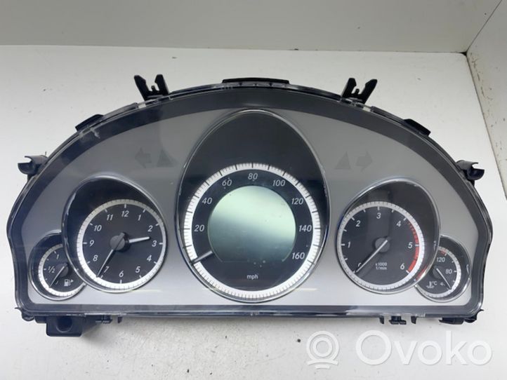 Mercedes-Benz E C207 W207 Compteur de vitesse tableau de bord A2129002010