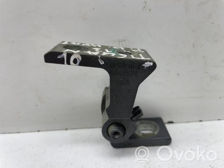 Volkswagen Tiguan Front door lower hinge 5N0831402A