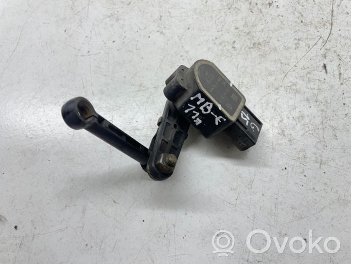 Mercedes-Benz E C207 W207 Capteur de hauteur de suspension arrière A0035426618