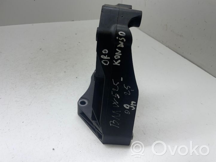 BMW 5 E39 A/C compressor mount bracket 7792202