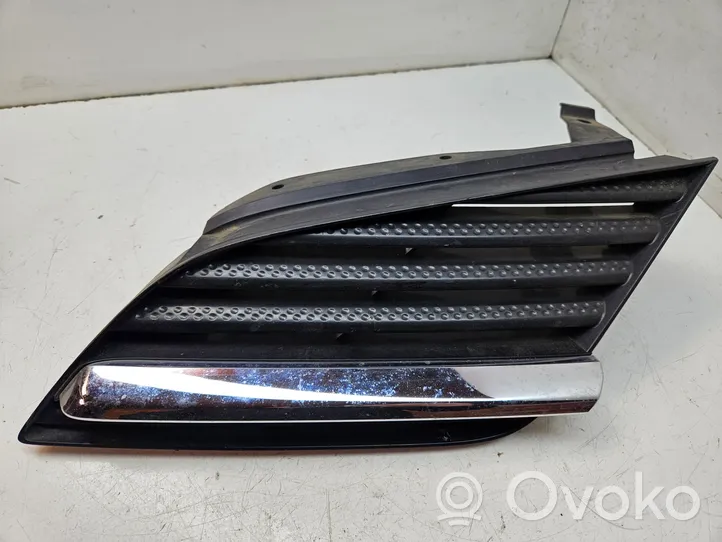 Nissan Primera Grille inférieure de pare-chocs avant 62330AU300