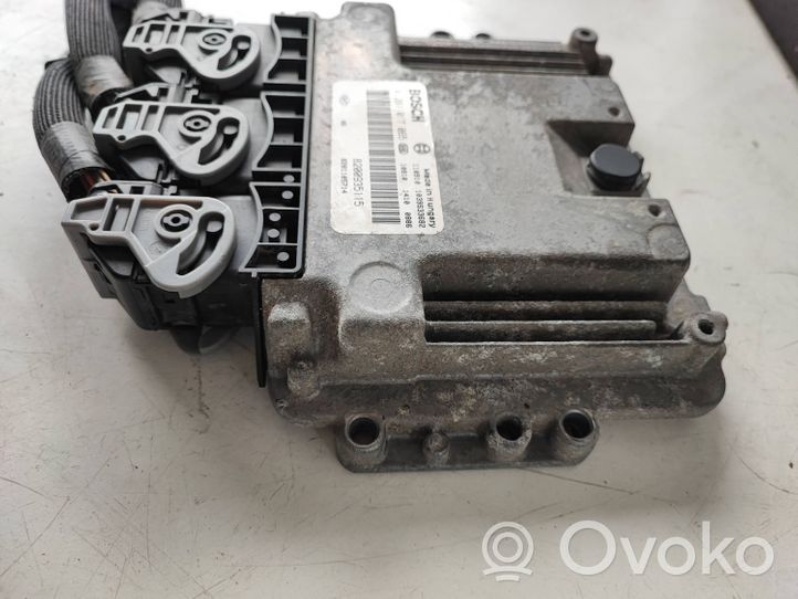 Opel Vivaro Calculateur moteur ECU 8200935115