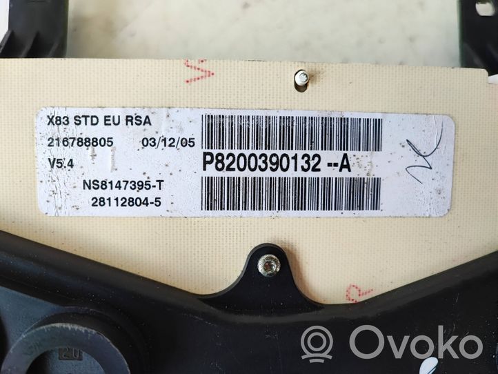 Opel Vivaro Spidometras (prietaisų skydelis) P8200390132A
