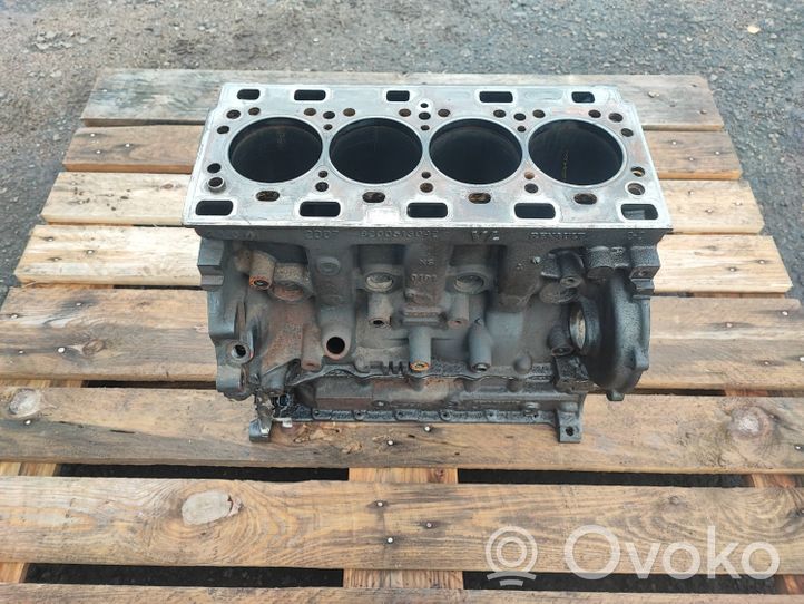 Opel Vivaro Engine block 8200513042