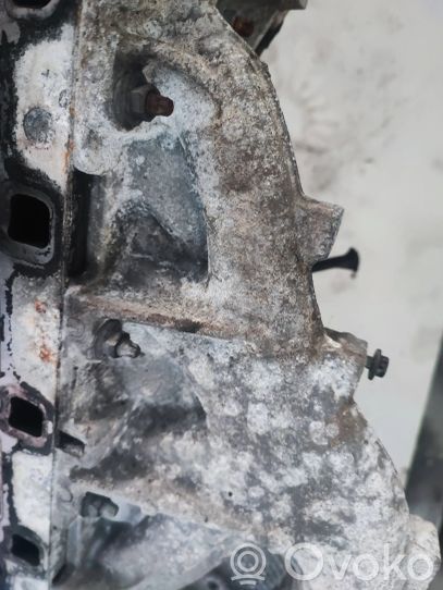 10422959R Renault Trafic III (X82) Engine head, 179.10 € | RRR 