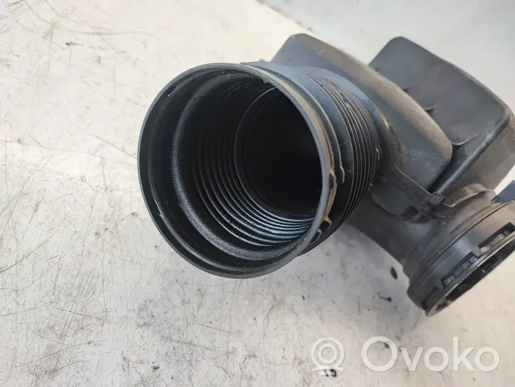 BMW 3 F30 F35 F31 Résonateur d'admission d'air 70604236