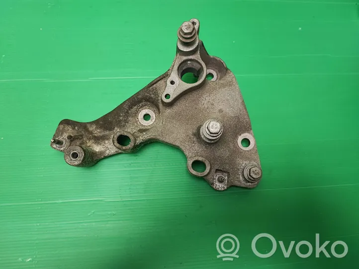 Opel Vivaro Variklio tvirtinimo kronšteinas 648606762R