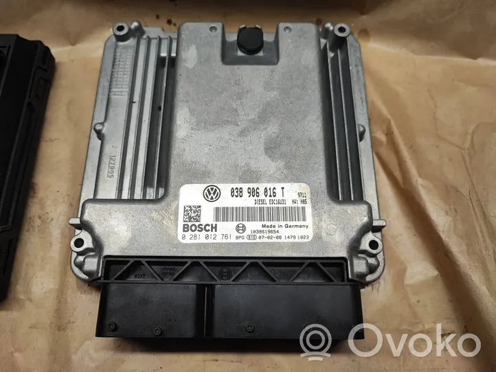 Volkswagen Transporter - Caravelle T5 Komputer / Sterownik ECU i komplet kluczy 7H0937049T