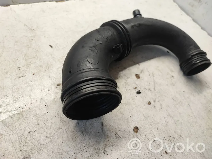 Renault Trafic II (X83) Tube d'admission de tuyau de refroidisseur intermédiaire 8200396908