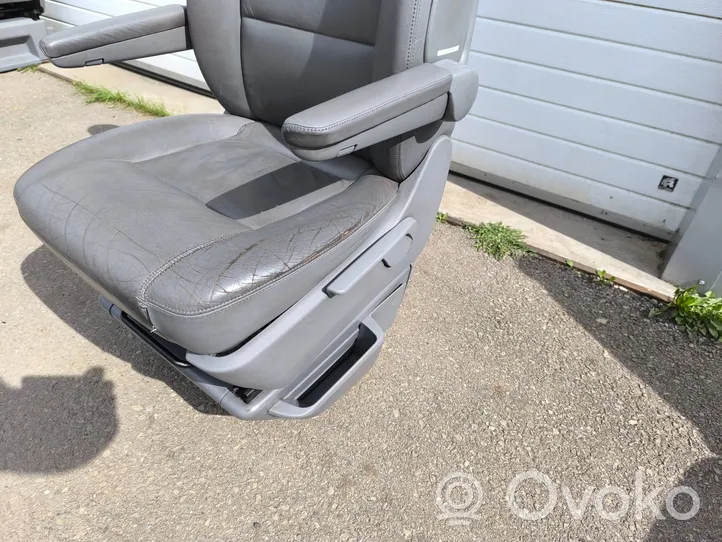 Volkswagen Multivan T5 Fotel przedni kierowcy 