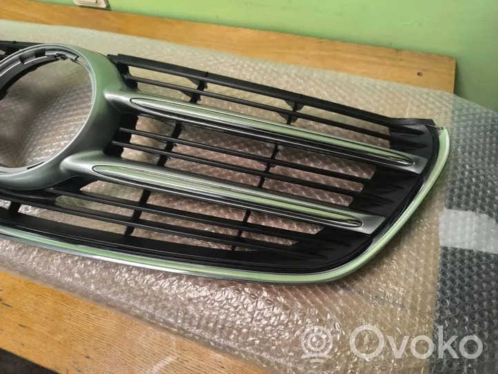 Mercedes-Benz V Class W447 Maskownica / Grill / Atrapa górna chłodnicy A4478800083