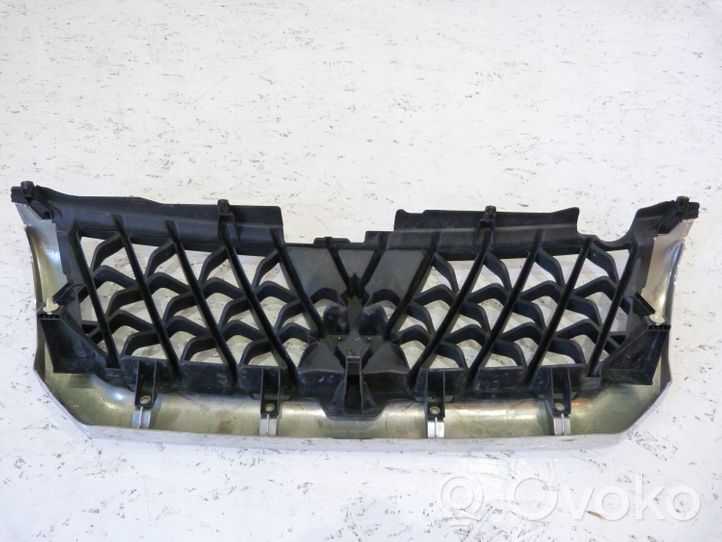 Mitsubishi Pajero Sport I Grille calandre supérieure de pare-chocs avant MR478595