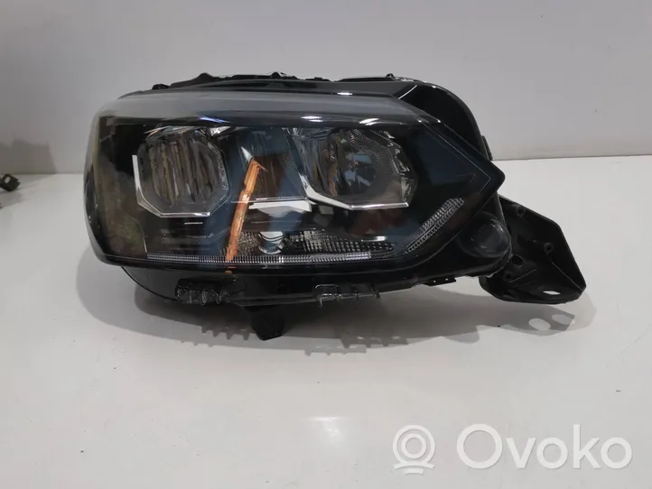 Peugeot 208 Lampa przednia 9833036180