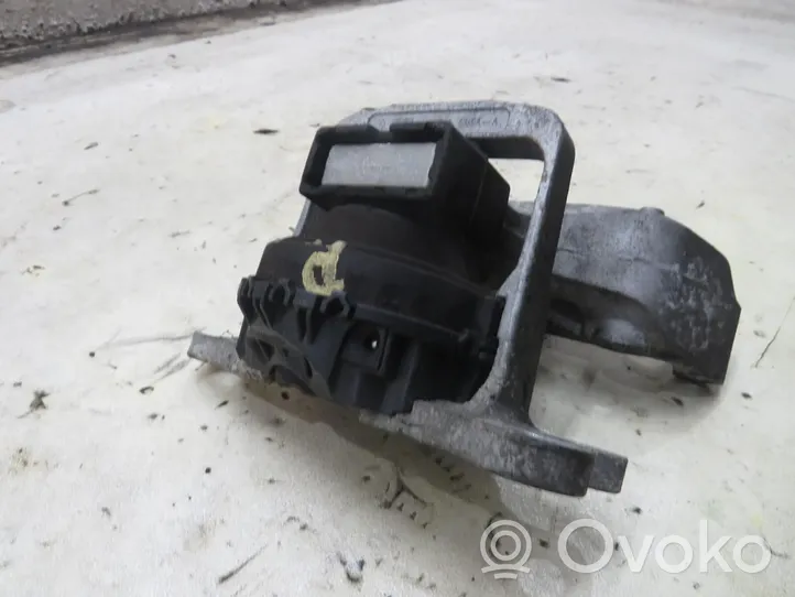 Nissan X-Trail T32 Engine mounting bracket 